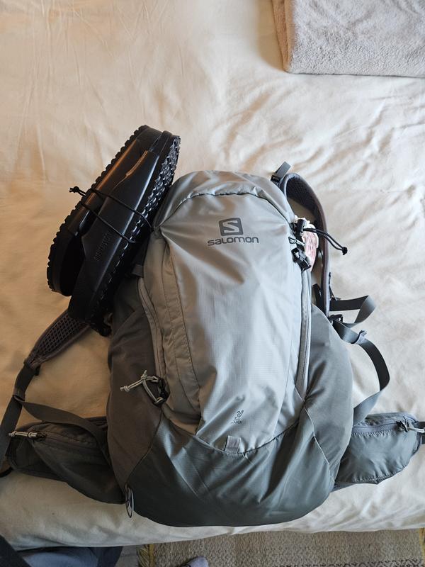SALOMON TRAIL BLAZER 30 ブラックバックパック TRAILBLAZER 30 Unisex Hiking Bag | Salomon