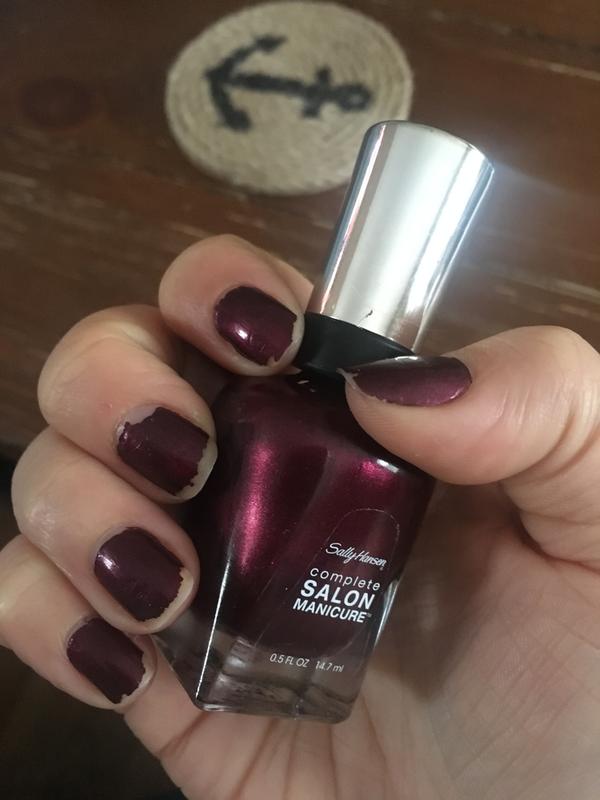 Sally Hansen Complete Salon Manicure Set – Nagellack Farbe 543 + Armkettchen Roségold, Mit Keratin Für Stärkere Nägel