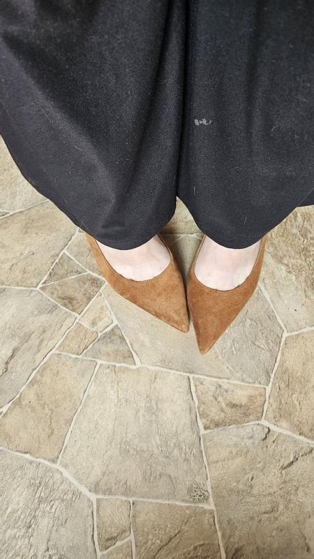 Customer photo for "Versatile shoe, comfy and cute!"