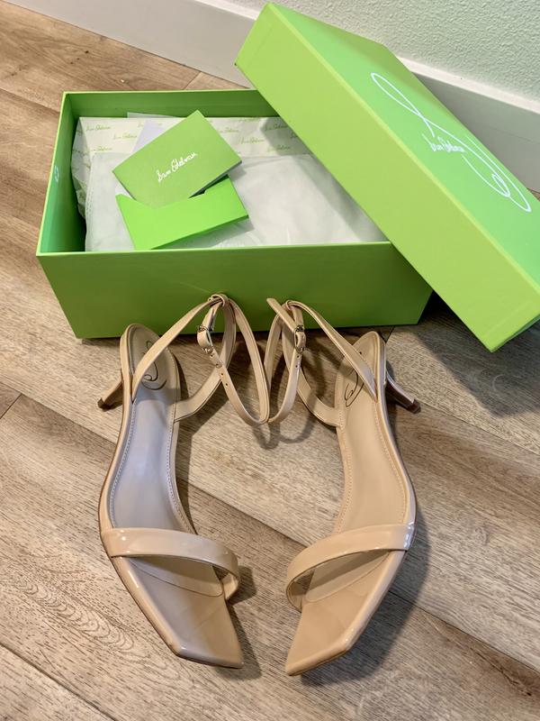 Cute design on the buckles.