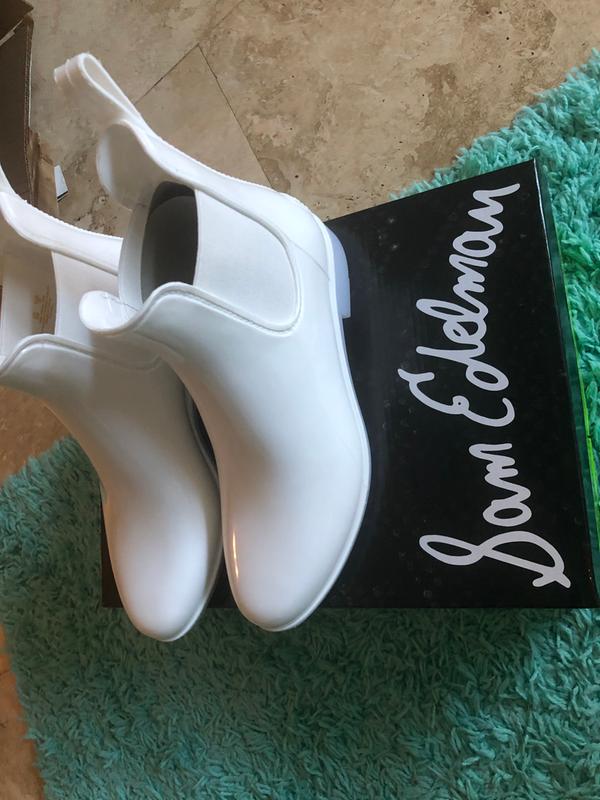 I loved the rain ☔️ boots when it arrived on time and the rain boots is so beautiful.