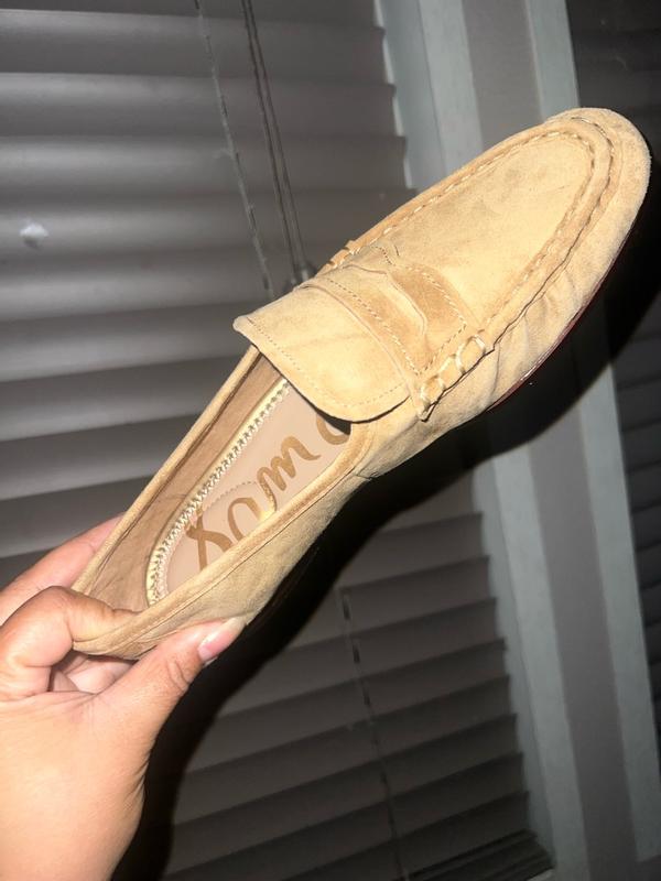 Customer photo for "Not wide foot friendly"