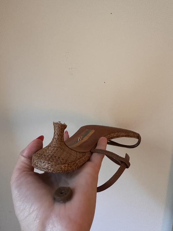 Customer carousel item 1.