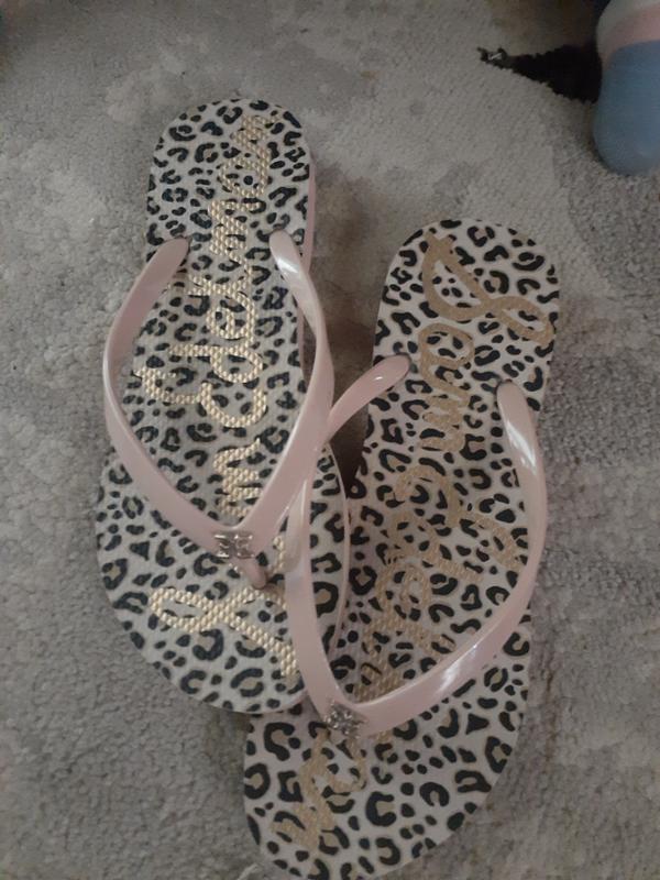 You cant even tell they have been worn !!!! Love these flip flops