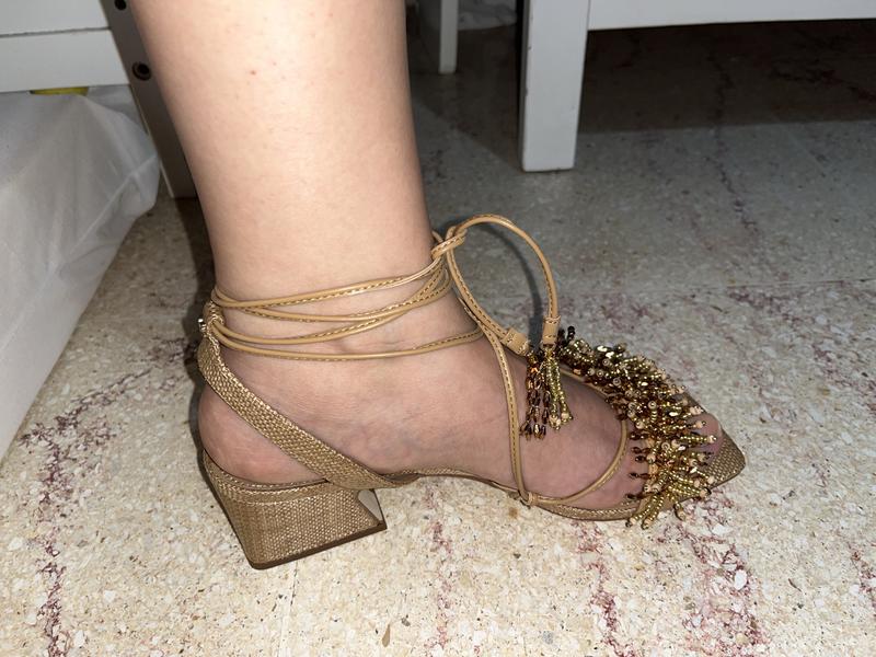 Do not mind my toe nails, please! 🤣