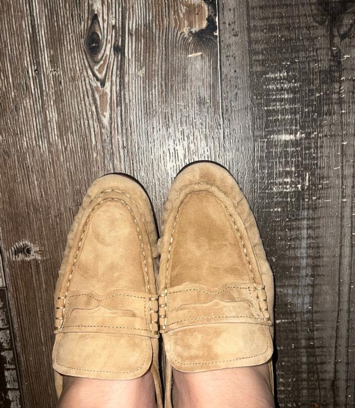 Customer photo for "Not wide foot friendly"