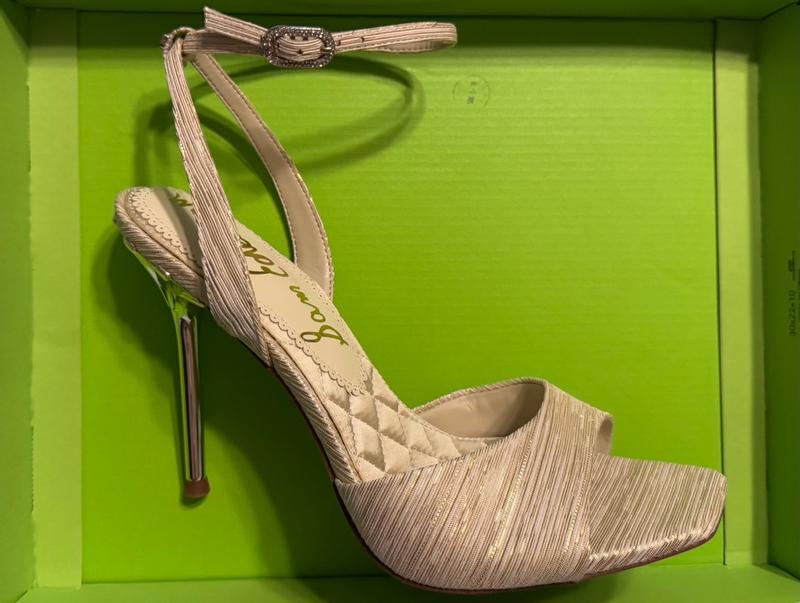 Customer photo for "Gorgeous, comfortable, high end look"