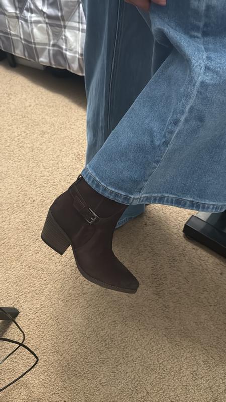 Customer photo for "Lovely brown boots"