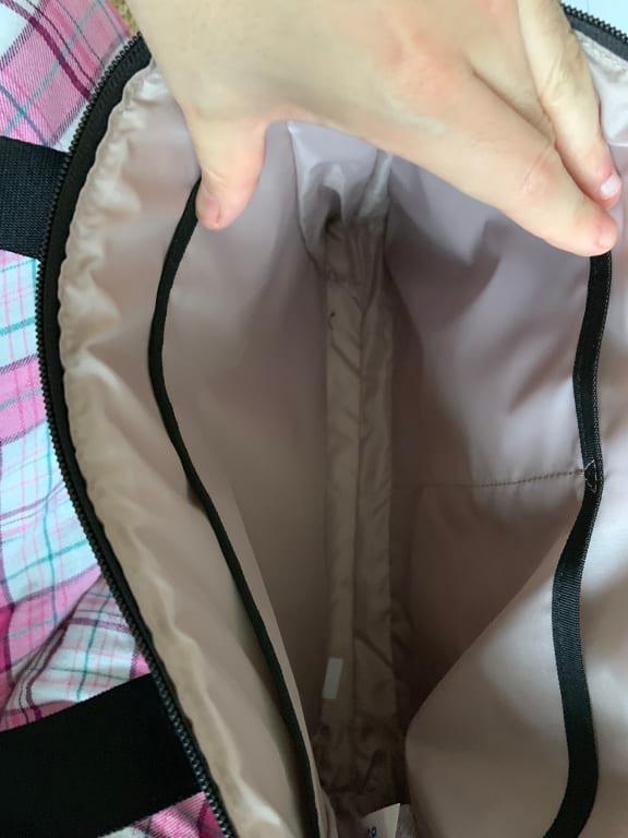 Two small compartments and one larger for notbooks