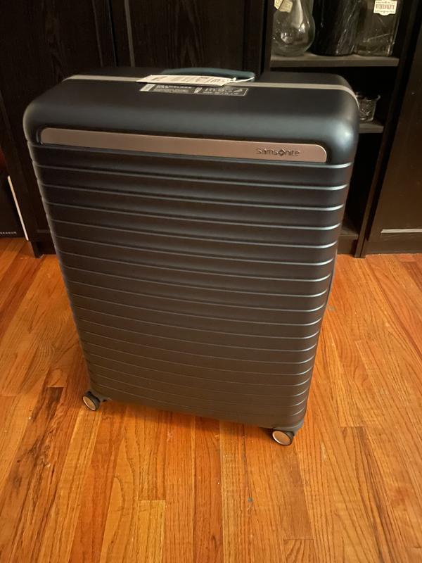 My brother gifted my husband & I these gorgeous new suitcases. Pair of beauties.