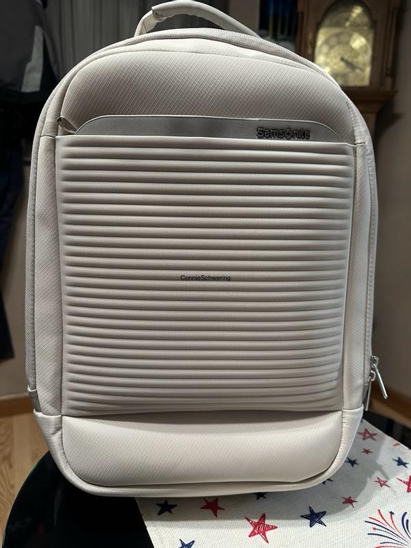Customer photo for "So comfortable to carry and many pockets!"