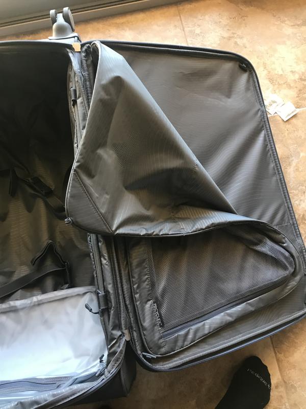 The mesh pocket is divided and removable!