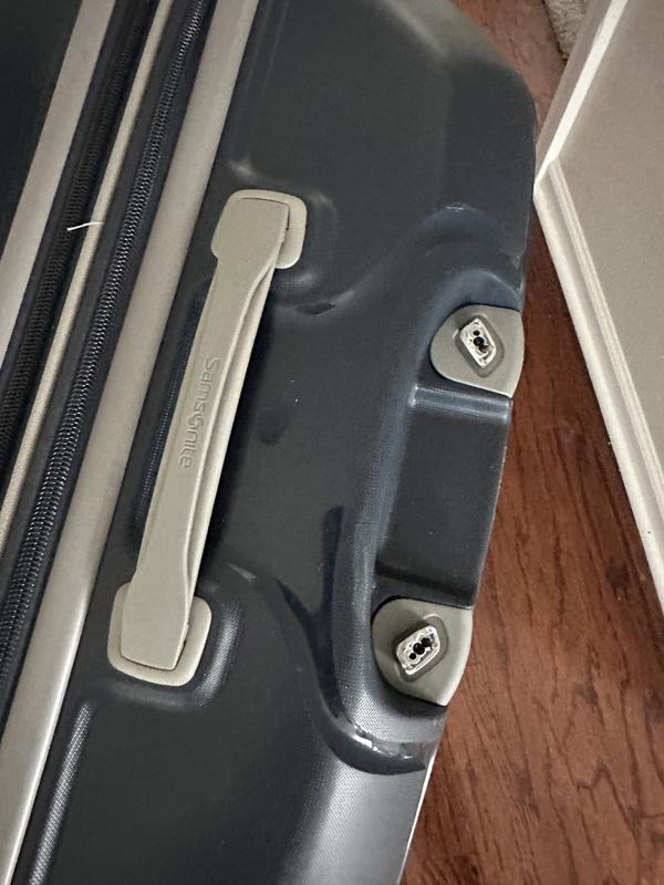 Customer photo for "Retractable handle broke on first use"