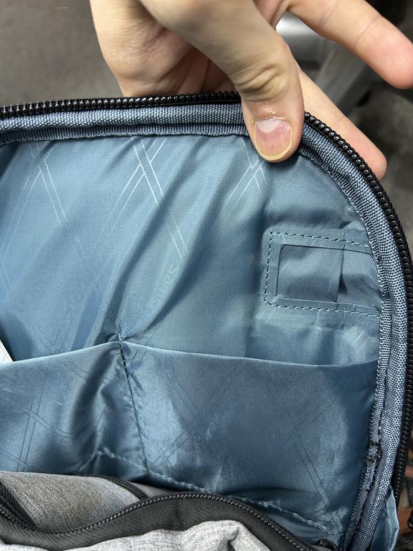 No wireless charging pocket