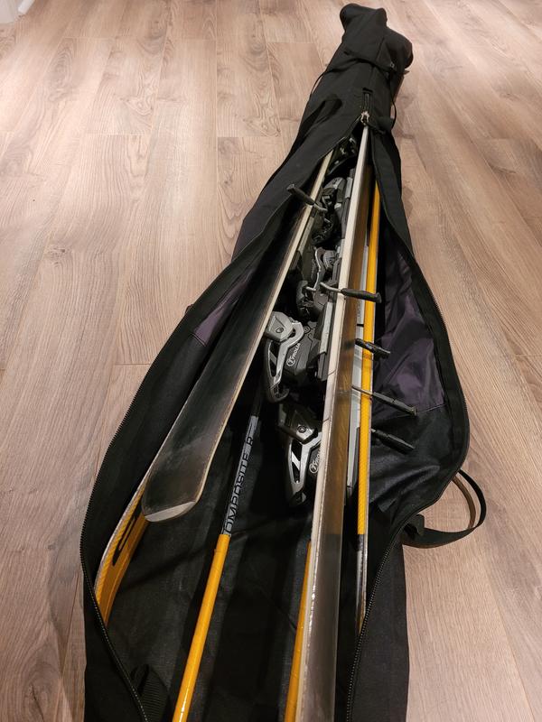 Can't close the zipper with the second pair of skis in