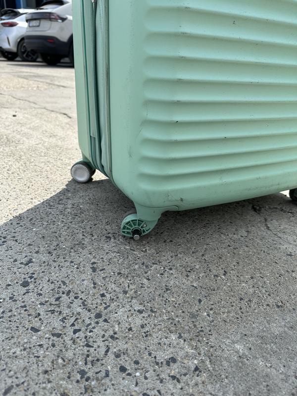 Customer photo for "Not sturdy — wheel broke after one use"
