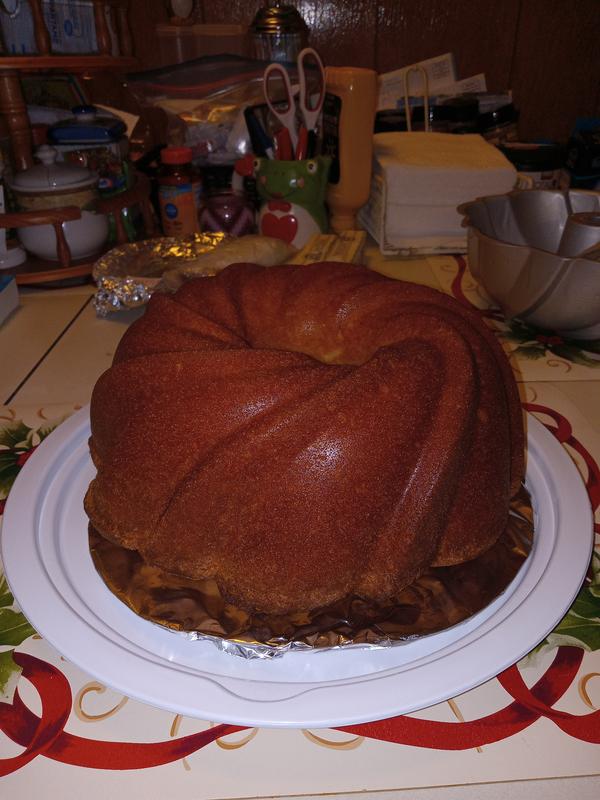 A simple thrift. I picked up this Nordicware bundt pan at goodwill and used  it to bake a cake for a Christmas party! : r/ThriftStoreHauls