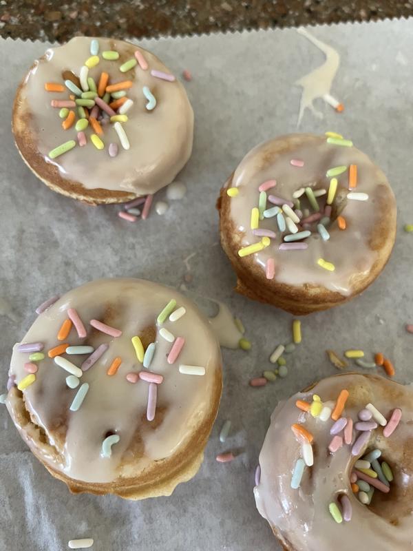 Dash Express Mini Donut Maker for Kid-Friendly Breakfast, Snacks, &  Desserts with Non-Stick Surface, Makes 7 Doughnuts - Aqua - 10.6 in L x 3.9  in H x 8.7 in W, 2.2 lbs 
