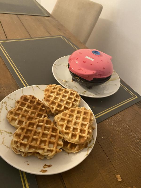 Dash Heart Treat Maker Set of 2, Mini Heart Bundt Cake Maker & Mini Heart  Waffle Maker, Heart Print - Sam's Club