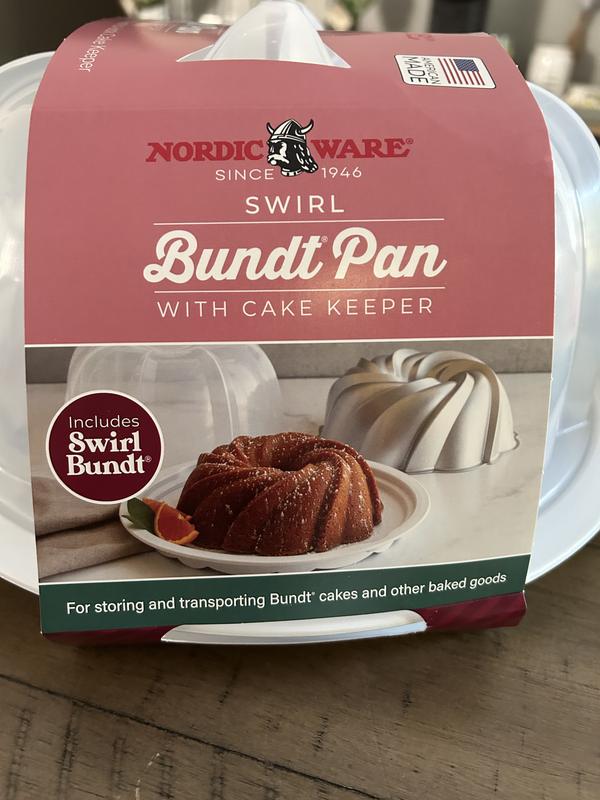 Vintage Bundt Cake Taker Carrier by Nordic Ware, Plastic Bundt