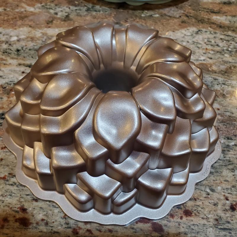 Nordic Ware Toffee Blossom Bundt Pan with Bundt Keeper - Sam's Club