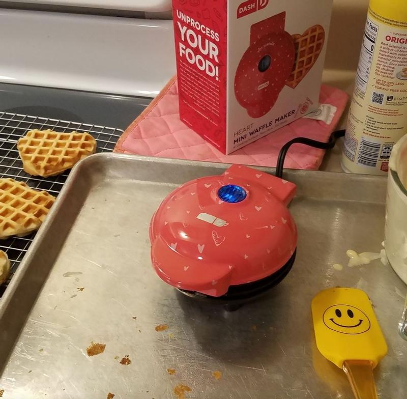 Dash Heart Mini Waffle Maker - Red