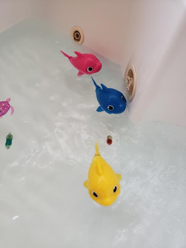 Robo Alive Junior Baby Shark Battery-Powered Sing and Swim Bath Toy by ZURU