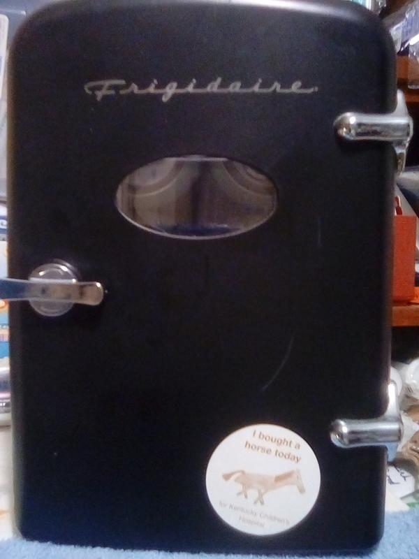 Portable Compact retro minifridge frgidaire black