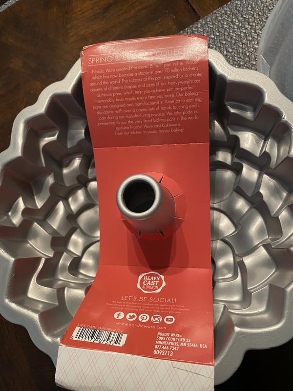 Nordic Ware Toffee Blossom Bundt Pan with Bundt Keeper - Sam's Club