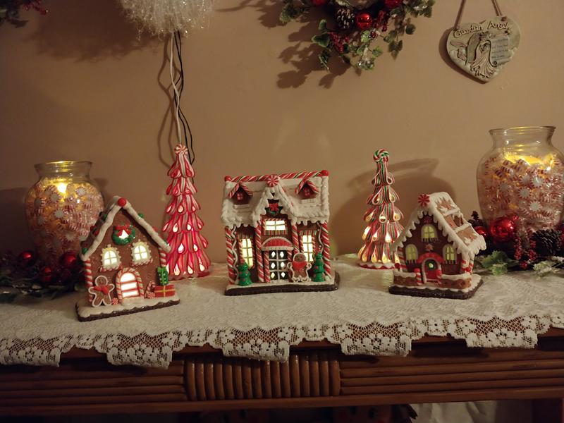 Members Mark Pre-Lit 5 Pc Gingerbread shops Village Christmas Decor Battery Operated