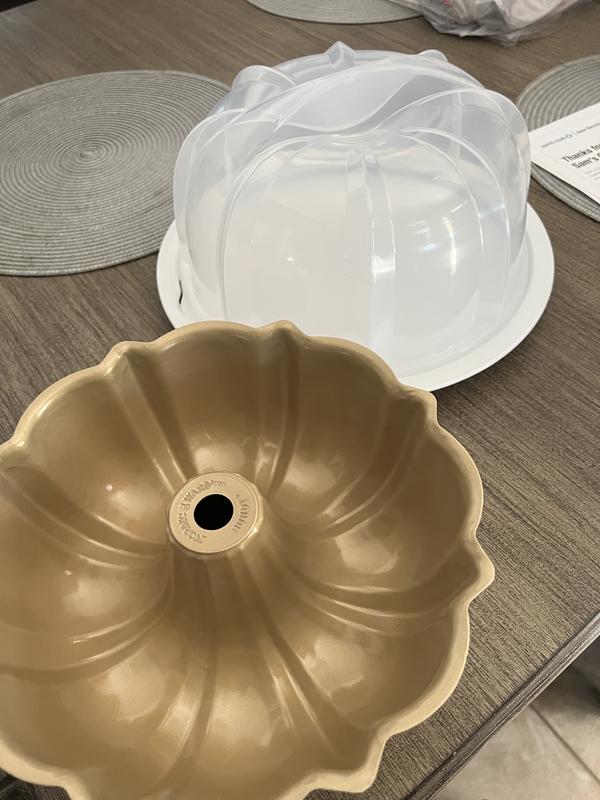 Nordic Ware 2-Piece Formed Bundt Pan And Bundt Keeper (Assorted Shapes And  Colors) - Sam's Club