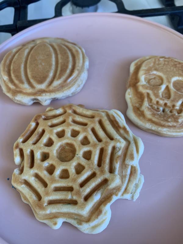 Dash Halloween Mini Waffle Set, includes Pumpkin, Skull and Spider Web Waffle  Makers - Sam's Club