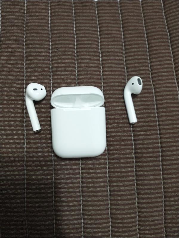 Apple AirPods with Wired Charging Case (2nd Generation) - Sam's Club