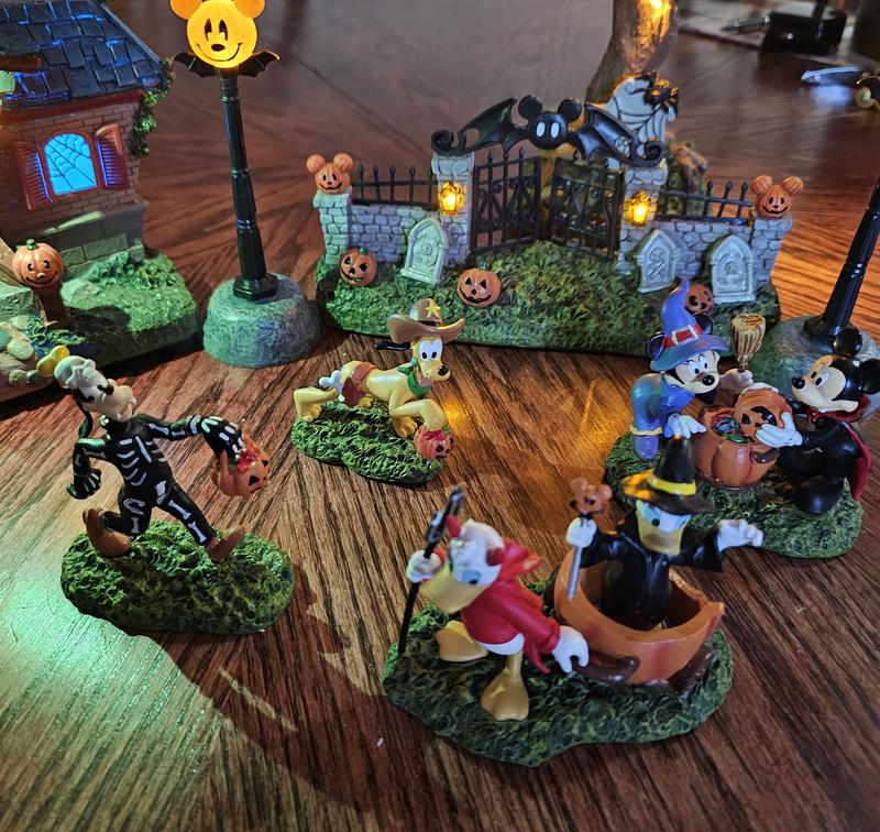 Disney Halloween Village Set Mickey Minnie Goofy Donald Daisy Duck shops Pluto