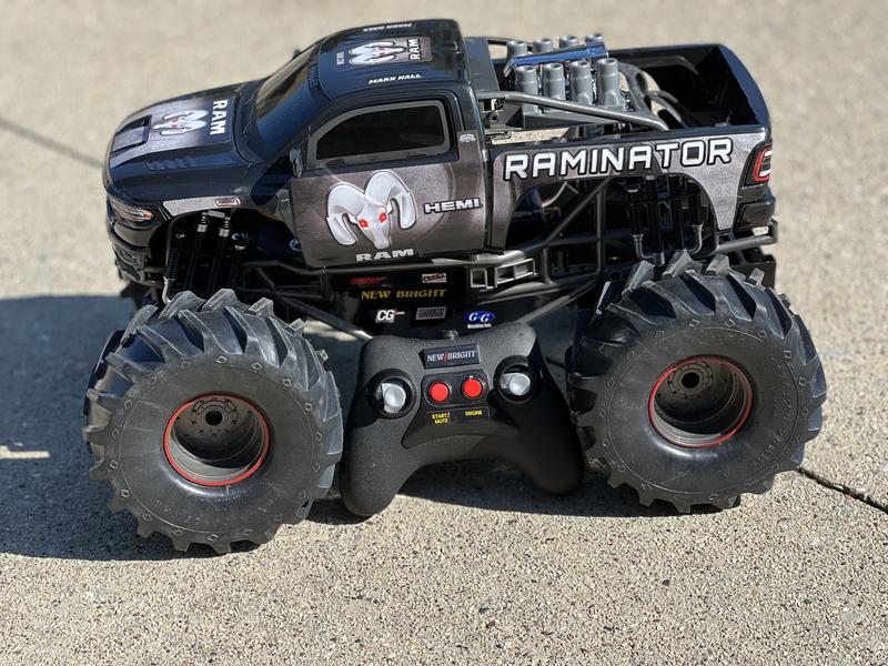 Dodge Ram 1:10 Scale RC hot Monster Truck 9.6V Rechargeable Battery Raminator Black