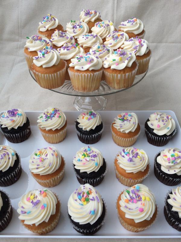 Uniced White Cupcakes Bulk Wholesale Case 150 Ct Sam S Club