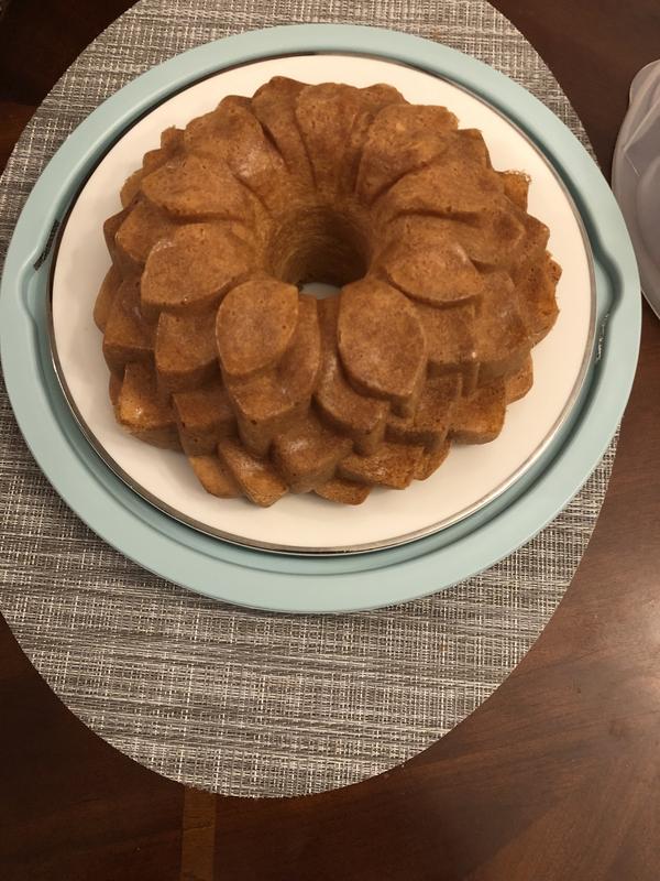 Nordic Ware Bundt Pan with Translucent Cake Keeper