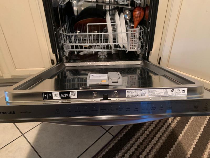 Smart 46 dBA Dishwasher with StormWash™ in Stainless Steel