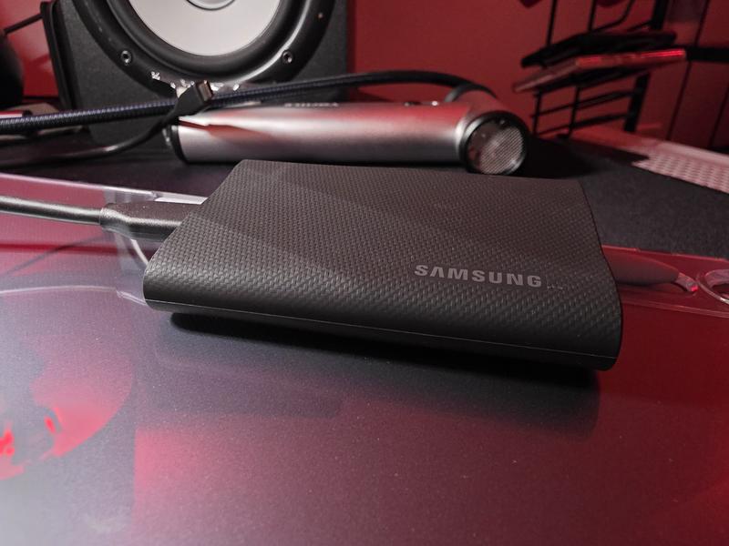 Portable SSD T9 USB 3.2 Gen2x2 2TB (Black) | Samsung US Portable SSD T9 USB 3.2 Gen2x2 2TB (Black) | Samsung US