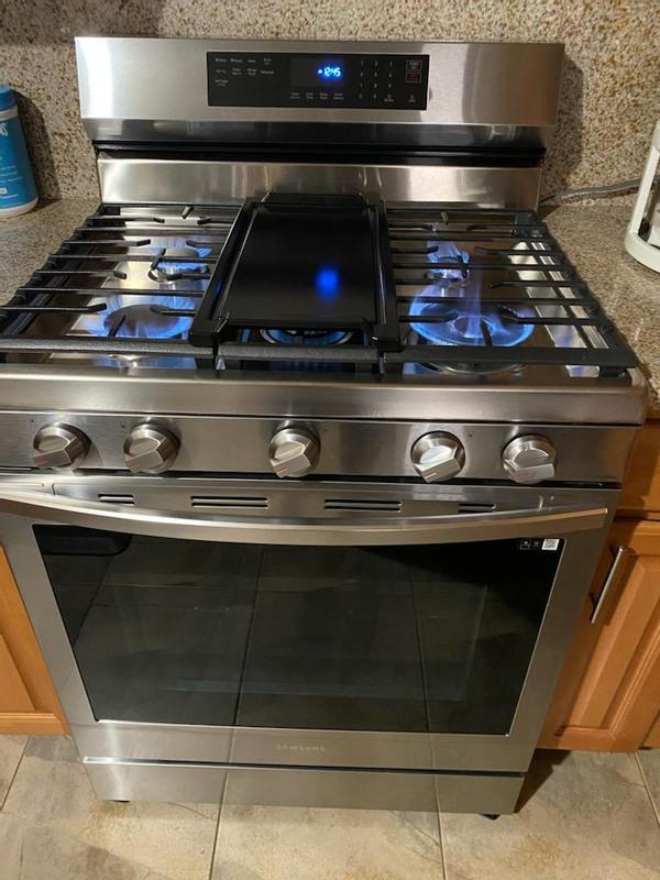 Samsung 6.0 Cu. ft. Smart GAS Range with Air Fry, Convection+ & Cooktop - Stainless Steel