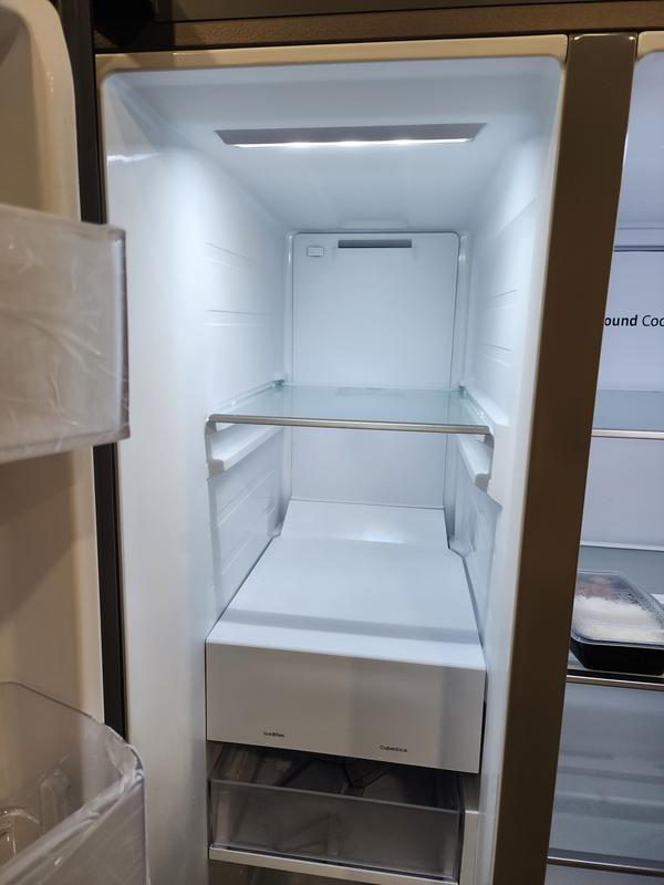 Samsung Bespoke Side-by-Side Refrigerator (28 cu. ft.) with Beverage Center  in White Glass