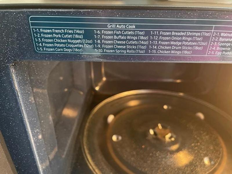 Samsung MG11T5018CC 21 Inch Countertop 1000W Microwave with 1.1 Cu