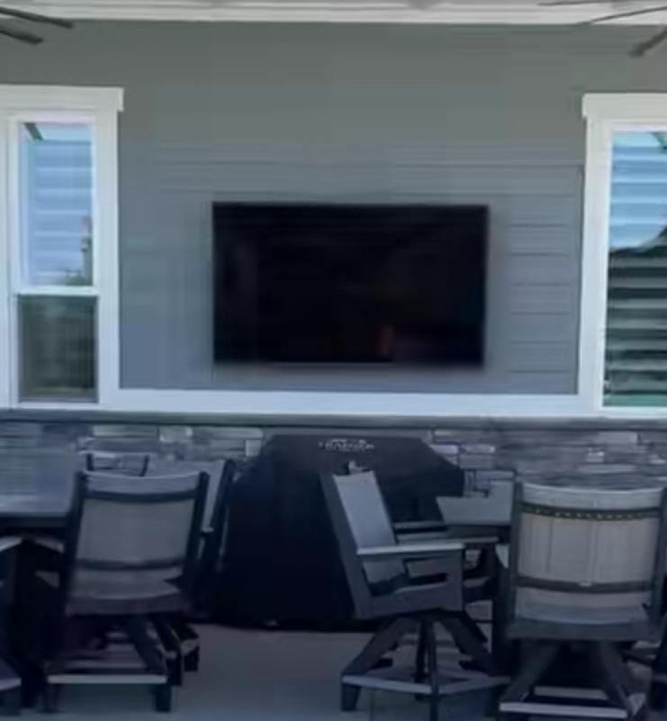 Customer carousel item 6.