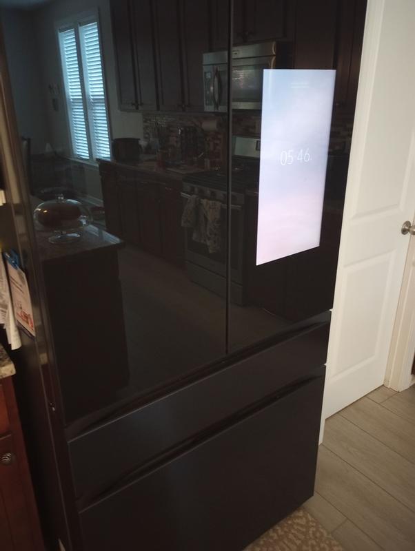 Bespoke 4-Door French Door Refrigerator (29 cu. ft.) with Customizable Door  Panel Colors and Beverage Center™ in Matte Black Steel Refrigerators -  BNDL-1646083165115