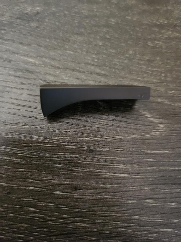 The wide base makes it easier to remove, given it's compact size.