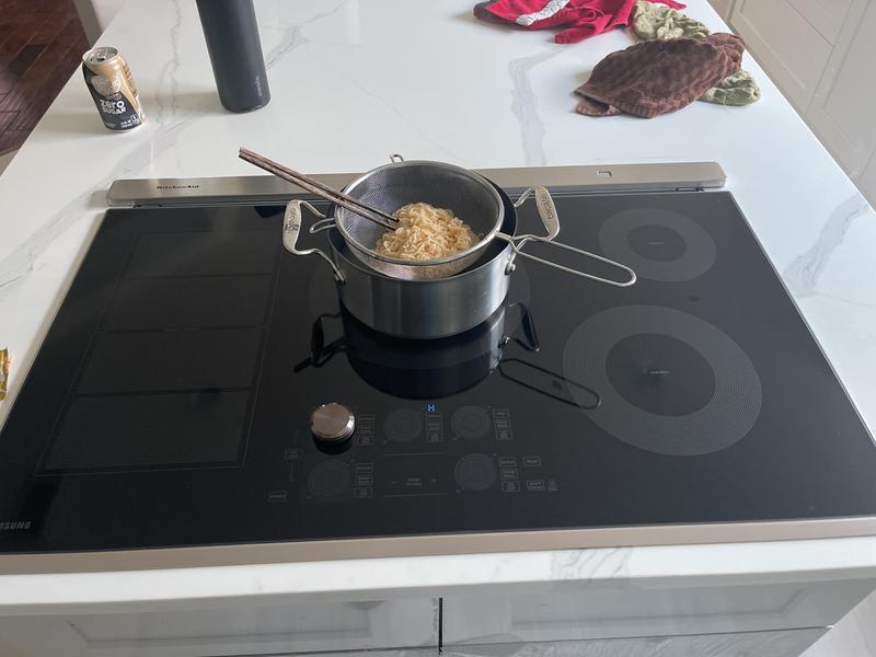 Plaque de cuisson Induction 30 po. Samsung NZ30K7880UG Inox Noir