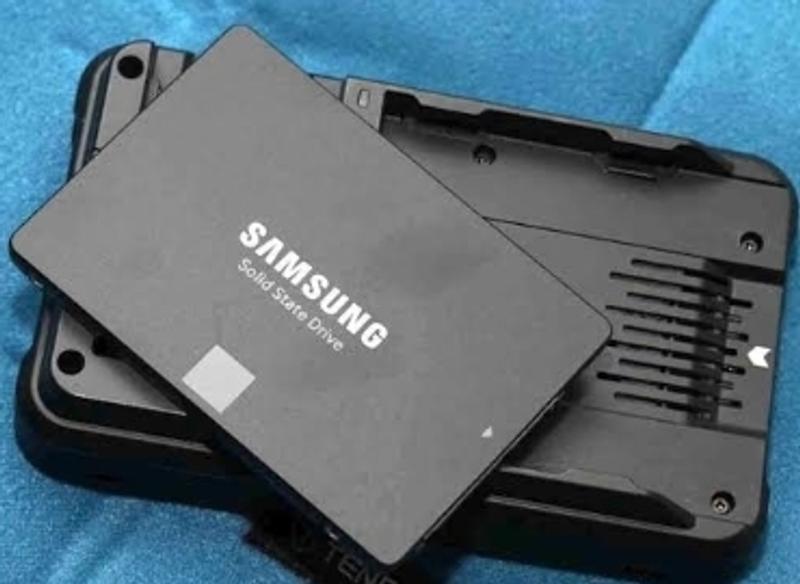 内蔵型SSD Samsung 870 EVO 500GB SSD SATA 2.5\" 870 EVO SATA 2.5 inch 500GB SSD | Samsung US
