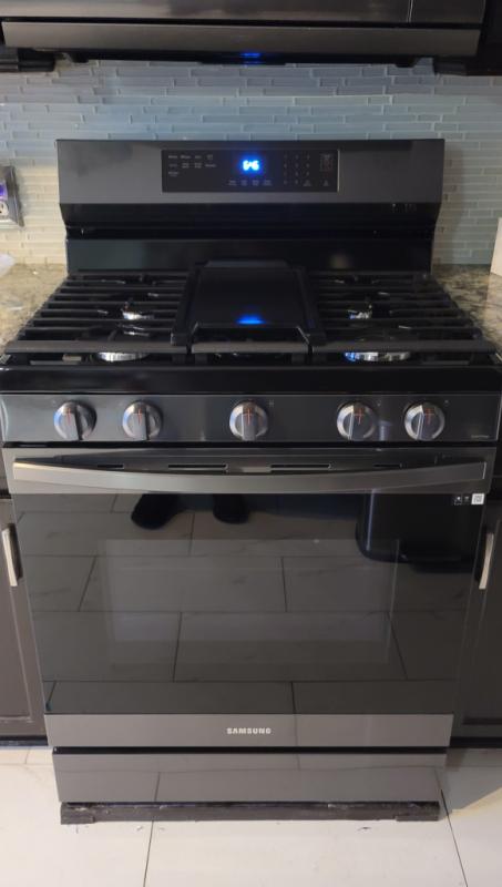 Samsung 6.0 Cu. ft. Smart Freestanding GAS Range with No-Preheat Air Fry & Convection in Stainless Steel NX60A6511SS