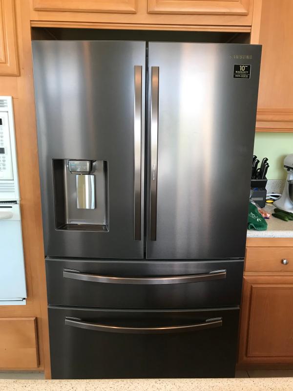 RF28R7551SG by Samsung - 28 cu. ft. 4-Door French Door Refrigerator with  21.5 Touch Screen Family Hub™ in Black Stainless Steel