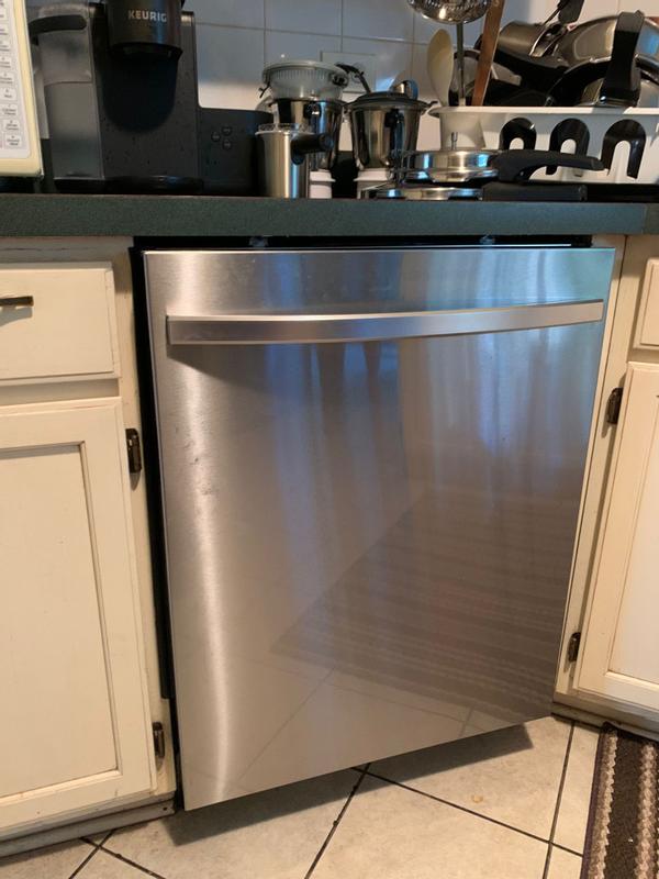 Smart 46 dBA Dishwasher with StormWash™ in Stainless Steel